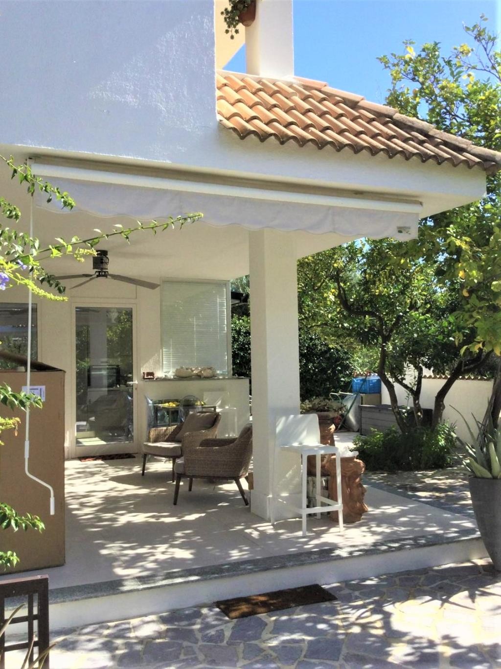 TRILOCALE CON GIARDINO A SIMERI MARE