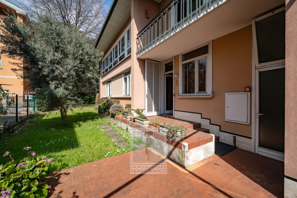 TRILOCALE CON GIARDINO DI 200 MQ A CALOLZIO Centro