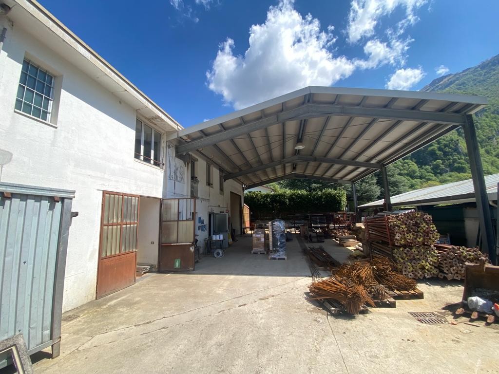 CAPANNONE CON AREA ESTERNA DI C.A 250 MQ A BALLABIO