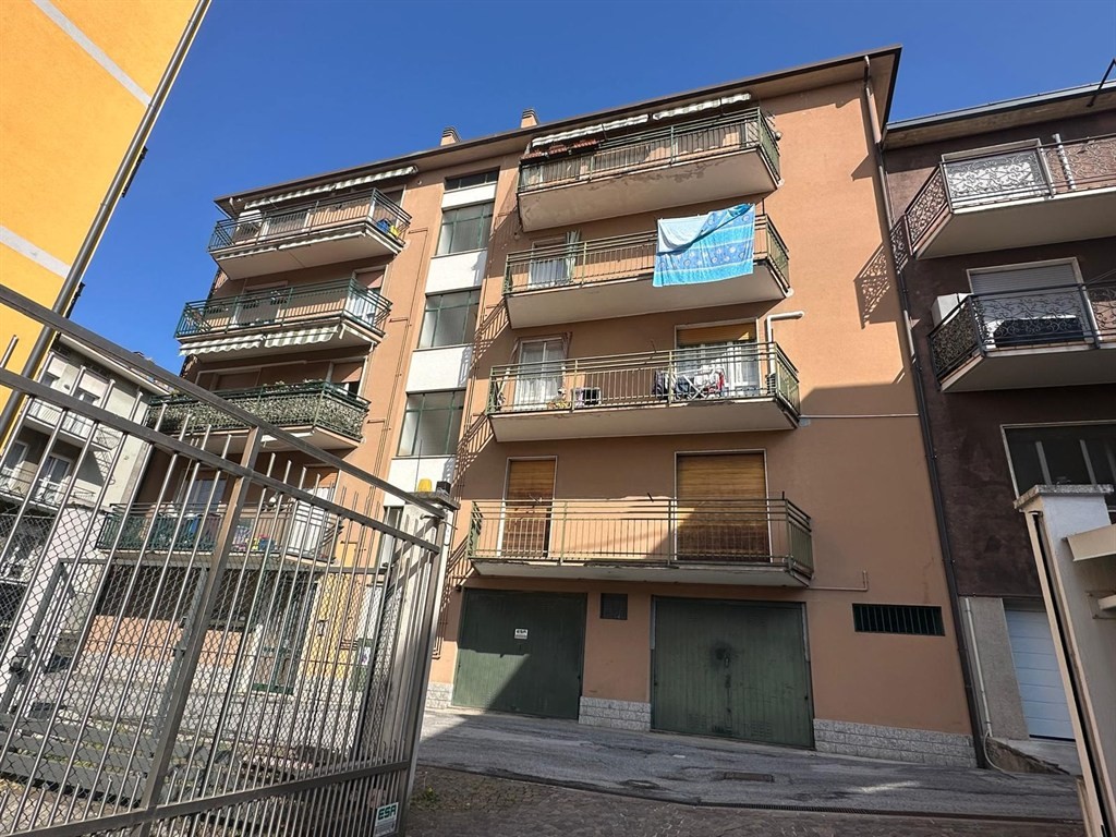 TRILOCALE DI 118 MQ CON TERRAZZI A CENTRO CALOLZIO
