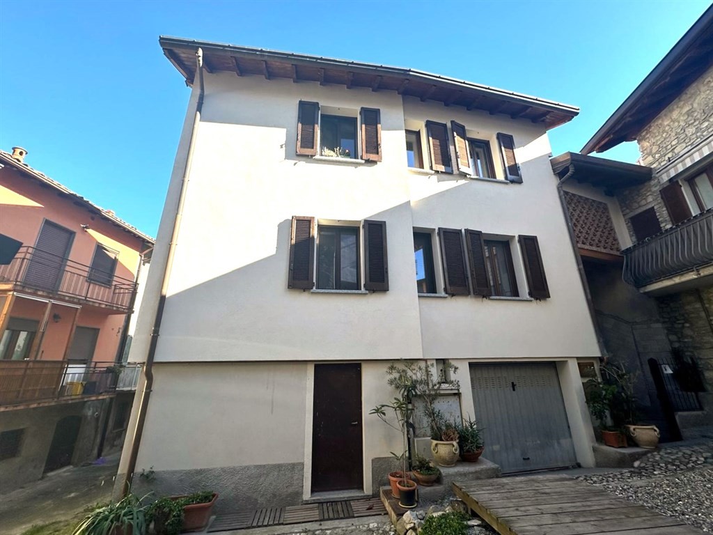 CASA INDIPENDENTE SU PIU' LIVELLI A GALBIATE - SALA AL BARRO